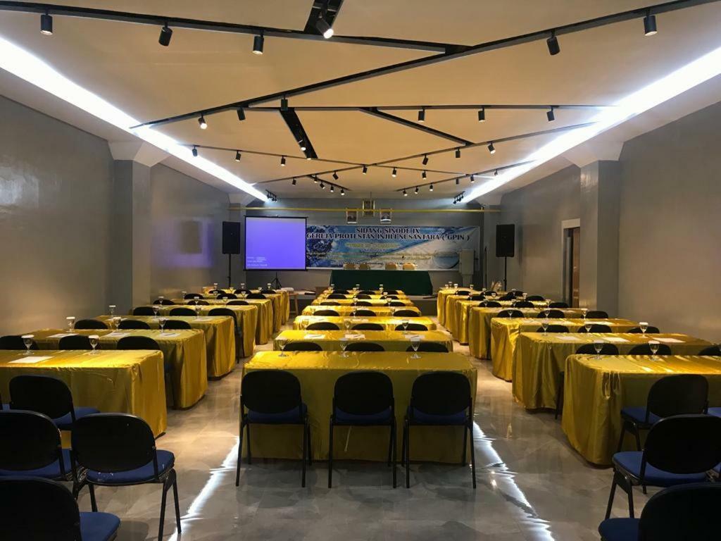 Heavenly Land Family Hotel Palembang Eksteriør billede